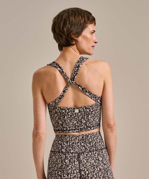 Bam2452 Mallea Define Crop Top Masia Crema Bam Clothing 4
