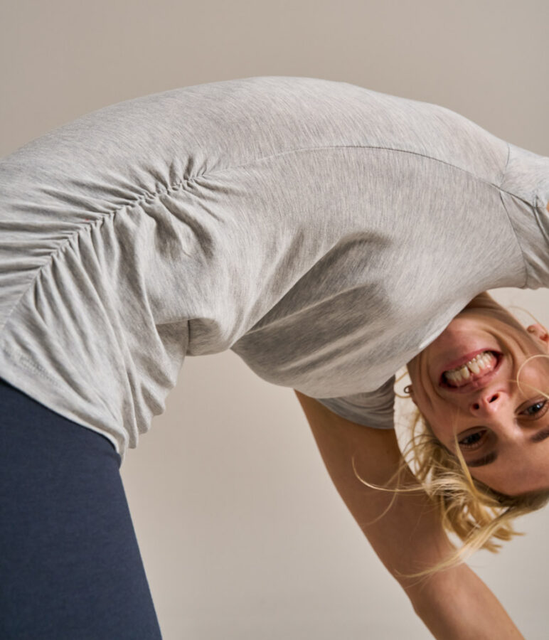 WOMEN’S GATHERED HEM SHIRT